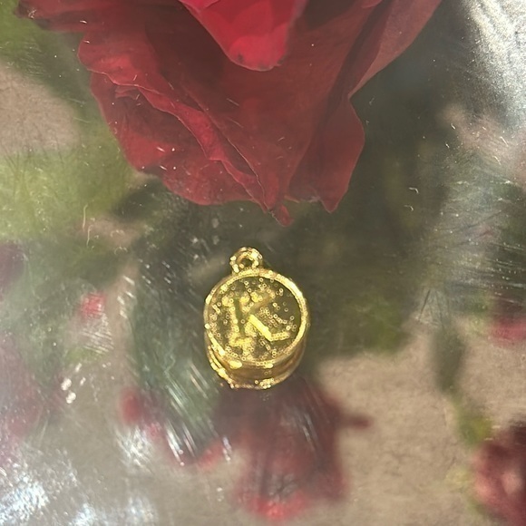 The letter K charm - Picture 1 of 1